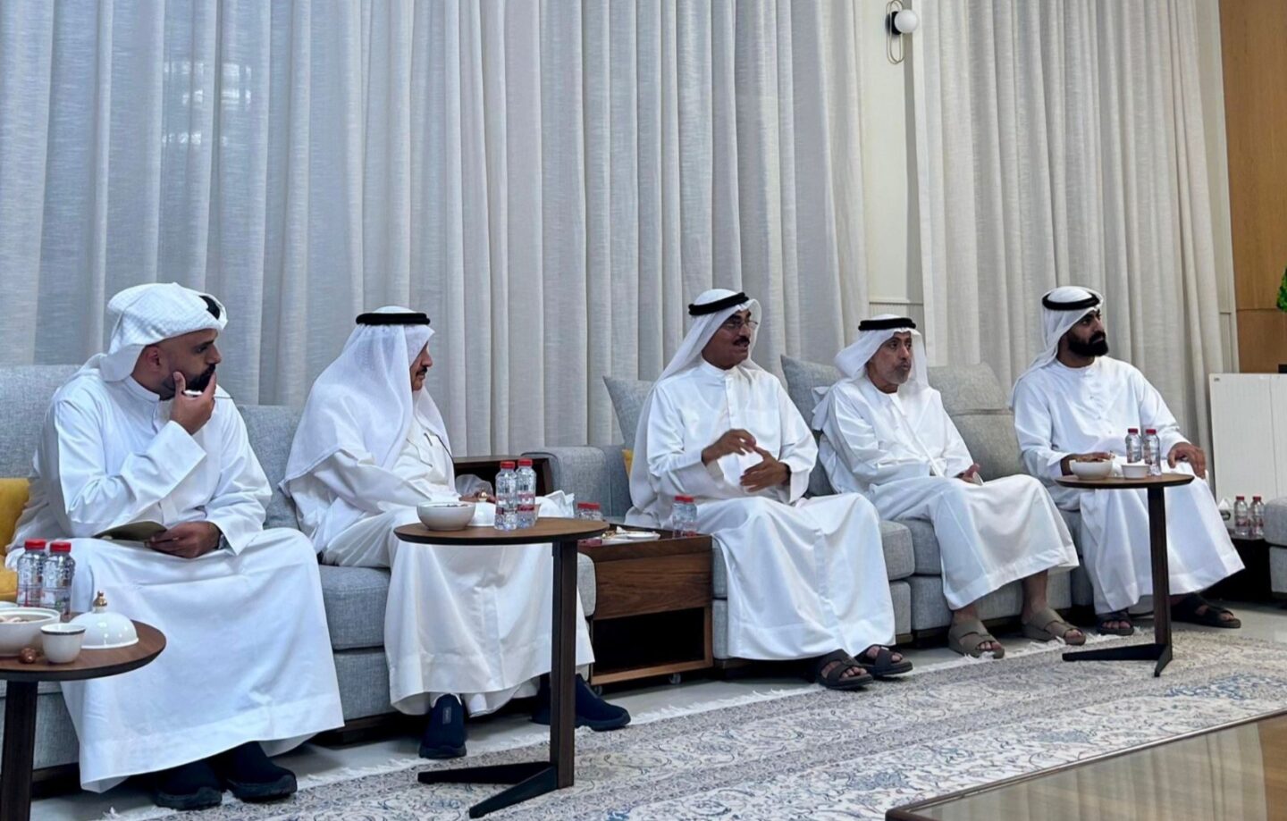 معالي الدكتور عبدالله بلحيف النعيمي يستضيف مجلس رمضاني حول البحث العلمي